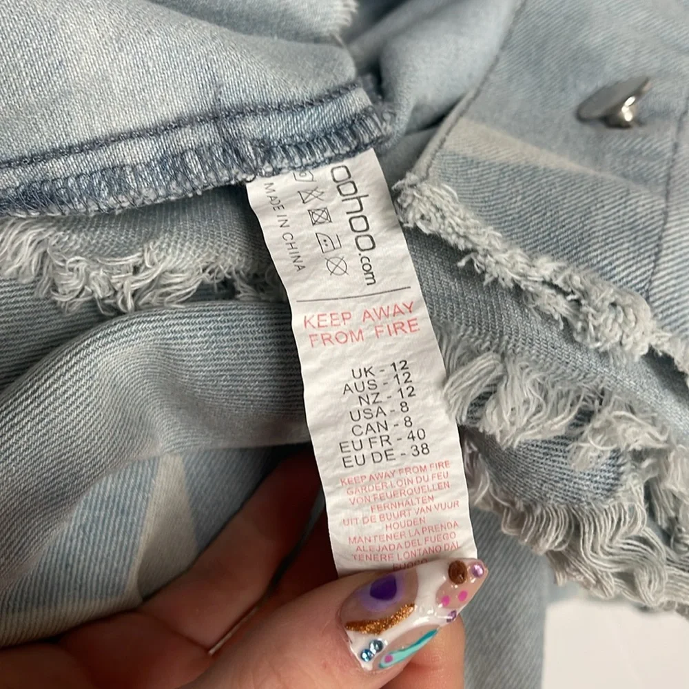 Boohoo FESTIVAL STAR PRINT RIPPED CROP DENIM JACKET - Picture 7 of 8